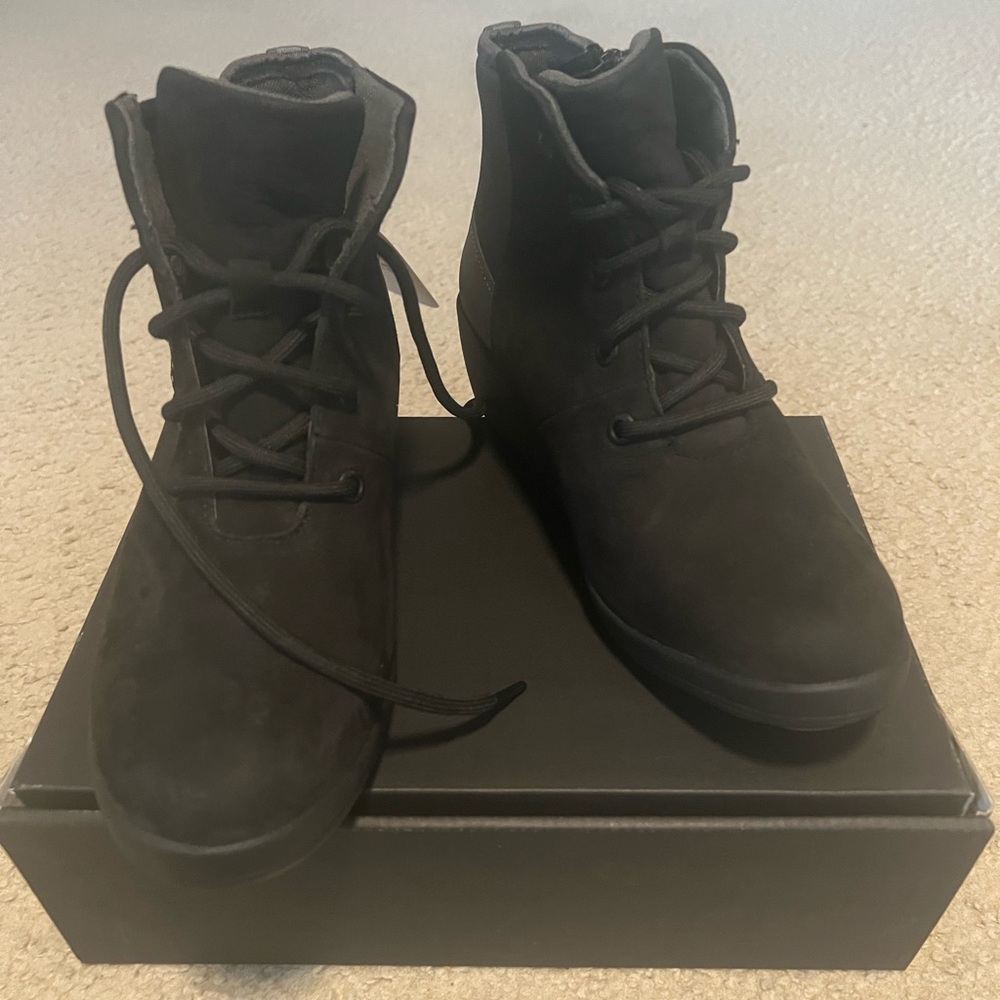 BOGS Women’s Vista Rugged Lace Waterproof Boots